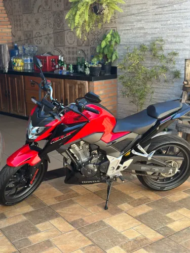 Honda CB 300f Twister