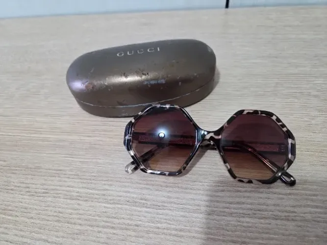 Óculos Gucci feminino octagonal
