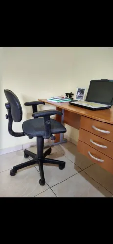 Dou mesa de escritório em perfeito estado