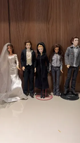 Coleção Barbie Crepúsculo (Twilight) Mattel - 5 Bonecas Bella, Edward e Jane