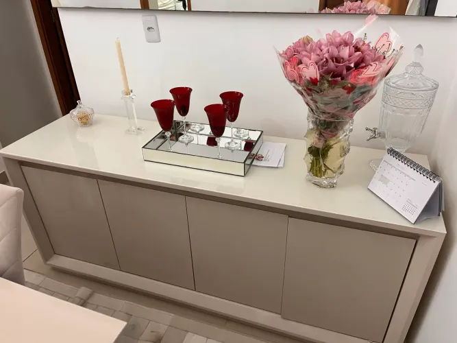 Aparador com Vidro Clean 1,8 x 0,,6