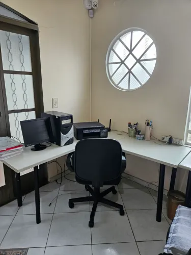 Mesa de escritório + cadeira