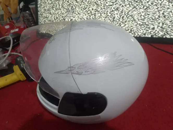 Capacete branco