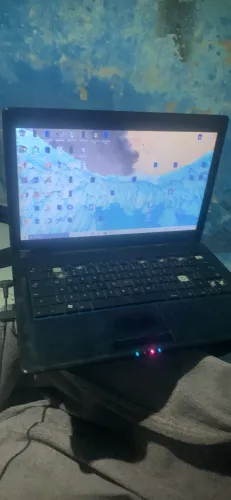 Notebook está funcionando usa teclado mouse computador