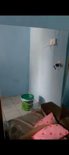 Espelho grande, cm tábua atrás quebrado em baixo mas não interfere em nada