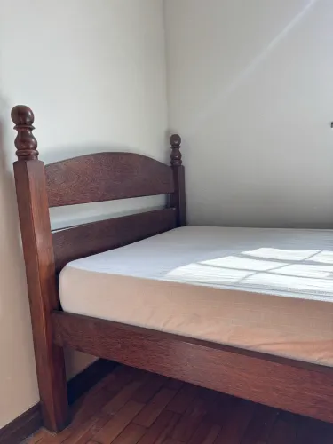 Cama de Solteiro em Madeira Maciça de Sucupira + Colchão Orthocrin | Ótimo Estado