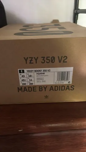 Yeezy 350 v2