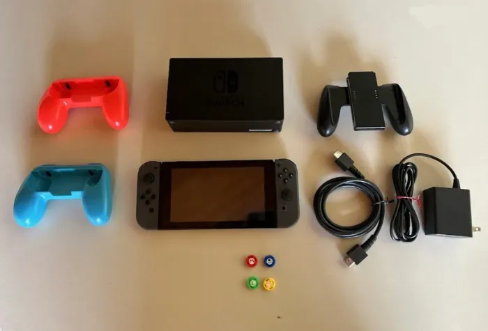 Nintendo Switch Completo + Cartão de Memória 128 Gb