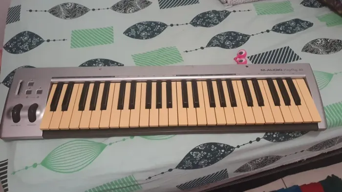 Vendo ou troco teclado controlado