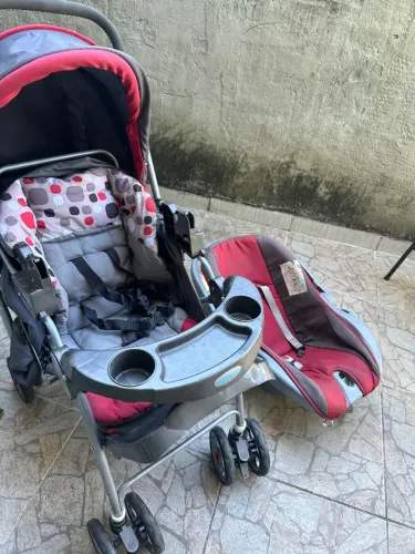 Carrinho de bebê + bebê conforto cosco