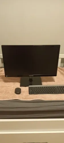 Kit monitor samsung, teclado e mouse logitech, dou desconto pra quem compra até dia 10