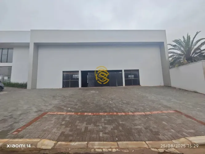 Barracão para Locação em Cascavel, Neva, 2 banheiros, 10 vagas