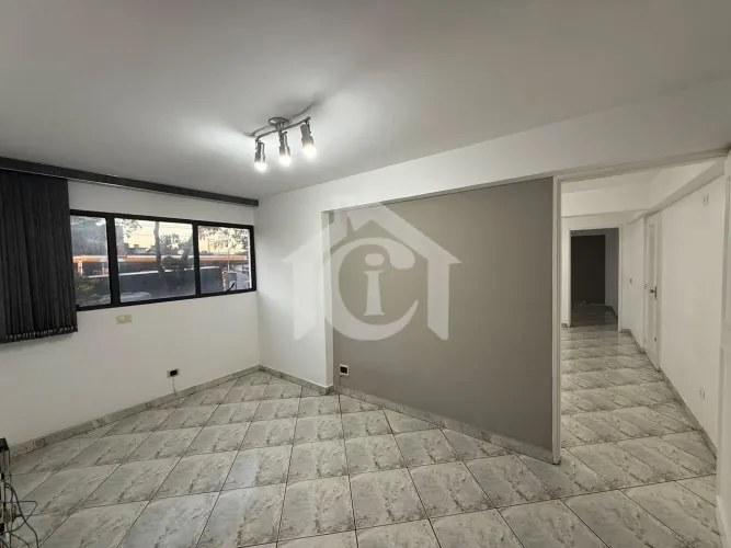 Sala comercial à venda na Av. Cupecê com 70 m², 3 salas, vaga e excelente localização