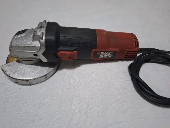Esmerilhadeira Black & Decker G720 Preto / Vermelho 220v