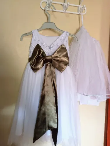Vende-se vestidos de daminha de casamento ou batizado