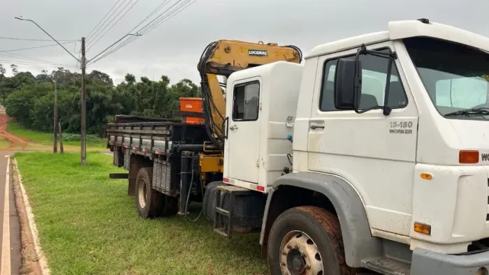 Caminhão munck, excelente pronto para trabalhar, caminhão para pessoas exigentes.