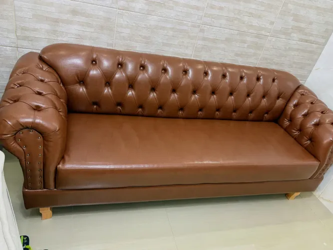 Sofá courino premium marrom