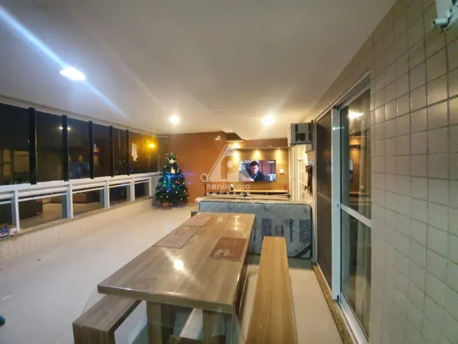 Recreio: Apartamento Reformado c/ 3 Quartos (1 Suíte) e Varanda Gourmet!