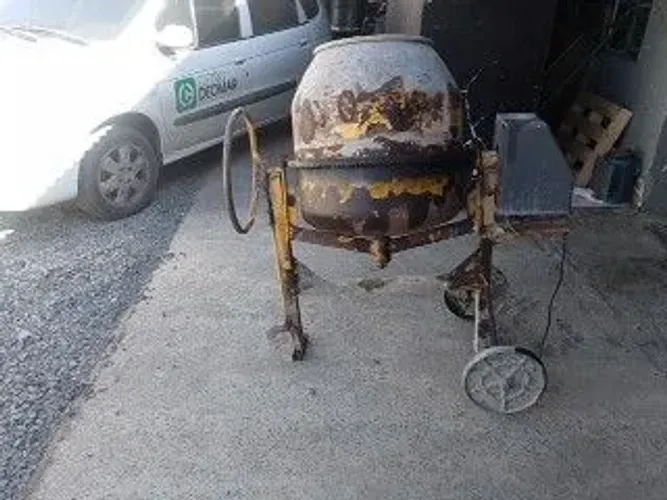 Betoneira 120 litros funcionando