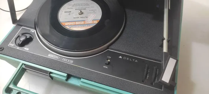toca disco vitrola de maleta antiga viagem