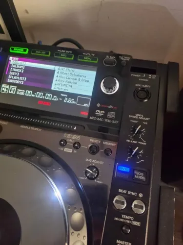 1 par de CDJ Pioneer 2000 Nexus + Mixer Pioneer DJM 700