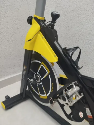 Bicicleta Spinning Com Roda De Inércia De 8kg Wct Fitness Cor Preto