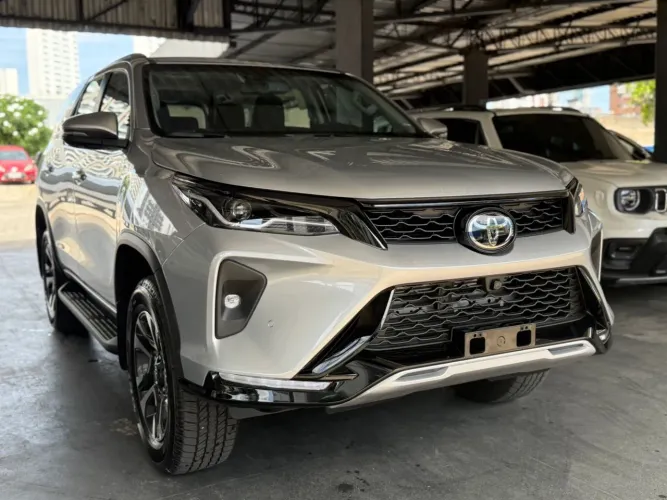 Toyota Hilux SW4 SRX Plat. 4X4 2.8 TB Die. Aut. 2026