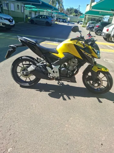 CB 300F 2024