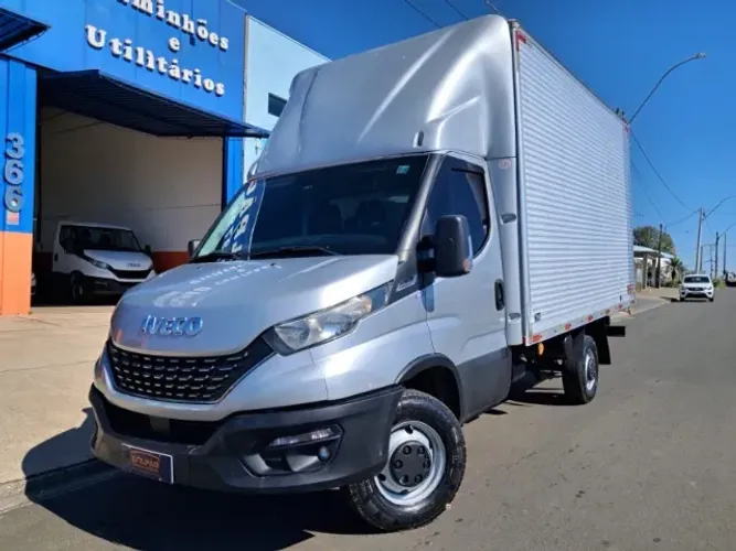 Iveco Daily 35.150 Baú Carga Seca - (2022)