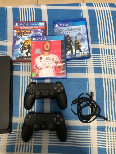 Ps4 slim 1TB semi-novo