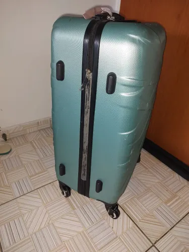 Mala de 23kg para viagem bem conservada.
