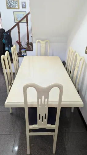 Jogo de mesa com 6 cadeiras