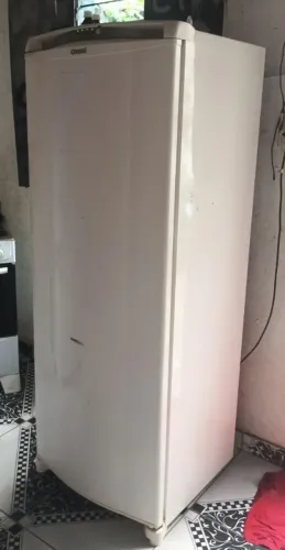 Vendo geladeira gelo seco zerada 650 vindo pega 
