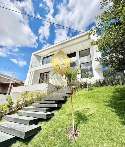 Casa em condominio- 5 suítes, 4 vagas, área gourmet, 253m²- Jardins Bolonha