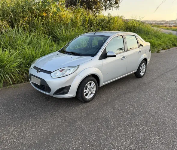 Ford Fiesta Sedan SE 1.6 8V Flex 4P 2014