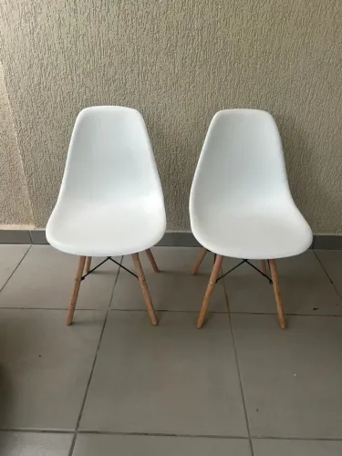 Cadeiras Charles Eames - Pés de Madeira