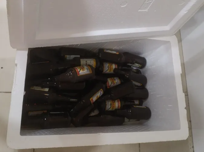 Engradado de garrafinha de cerveja de 300 ml
