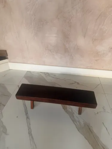 Banco de meditação em madeira maciça