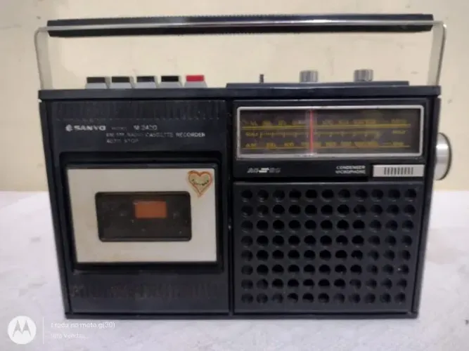 Radio antigo, Sanyo, M2420, não funciona, para peças,