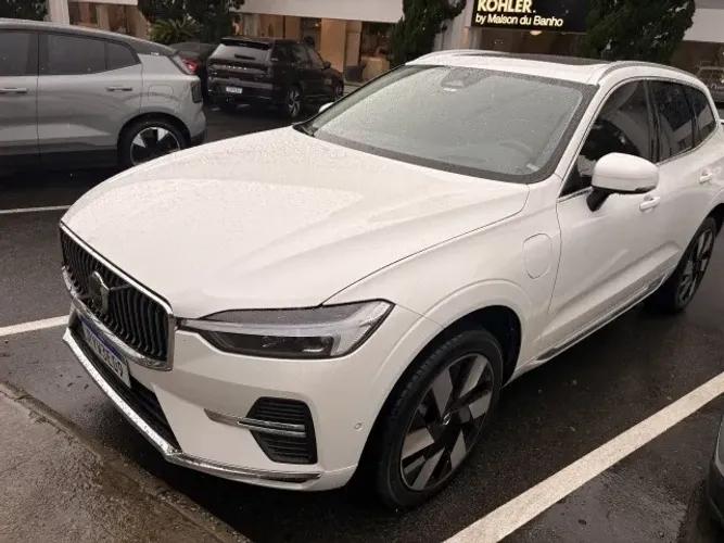 Volvo XC-60 T-8 Ultimate 2.0 AWD (híbrido) 2024