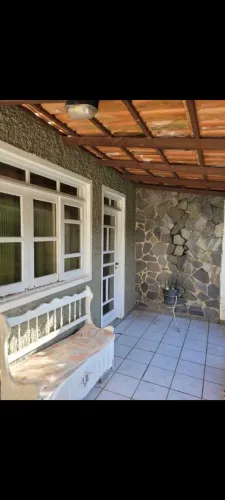 Quarto individual com banheiro, sala, varanda e cozinha