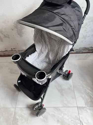 Vendo carrinho de bebê portátil