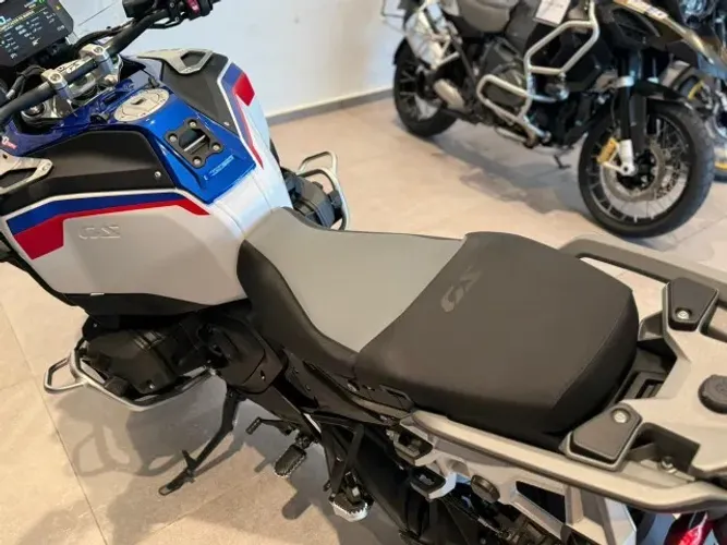 BMW R 1300 ADVENTURE OKM 26/26 COM AKRAPOVIC COM CONDICAO SEM JUROS VIA BANCO BMW