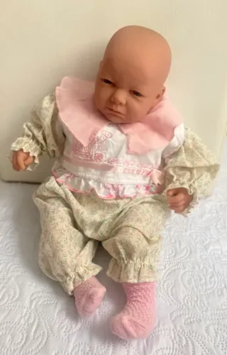 Boneca Tipo Bebê Reborn ( semi nova)