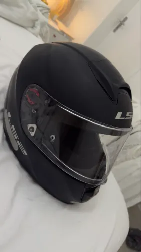 Capacete LS2 Preto semi novo