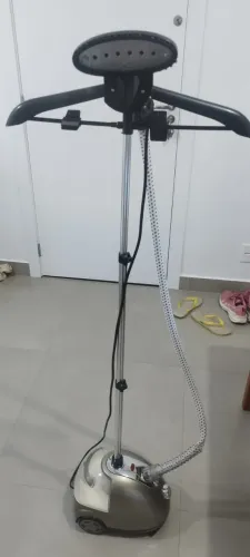 Passadeira de Roupas À Vapor Suggar 