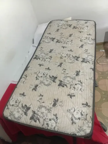 Cama de solteiro R$ 60,00 moro em Irajá próximo ao metrô
