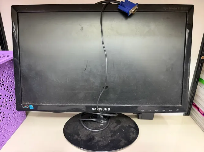 Monitor Samsung syncmaster 19" led