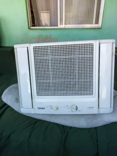 Ar condicionado de janela 10.000 BTUs.