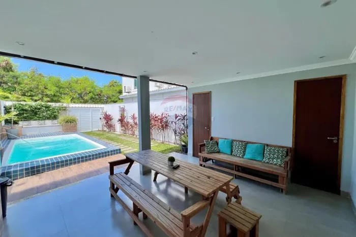 À venda: Casa duplex com 3 lofts para renda + apartamento principal, piscina e área gourme